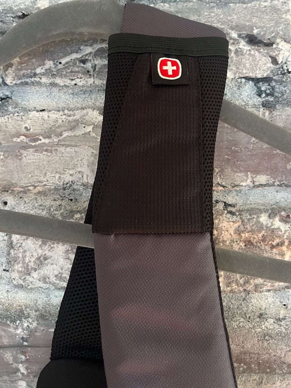 NEW Swiss Gear Black Sling Belt Bag/Padded Comfort Strap Multiple Functionunisex - Picture 3 of 12